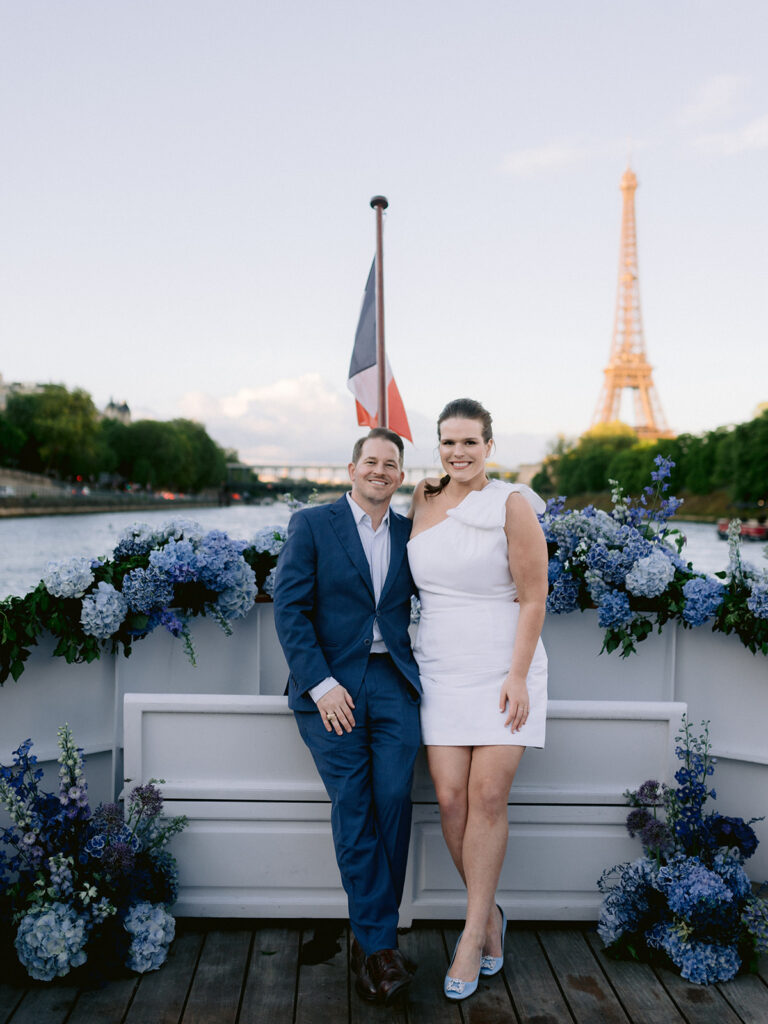 Destination wedding : Seine cruise in Paris